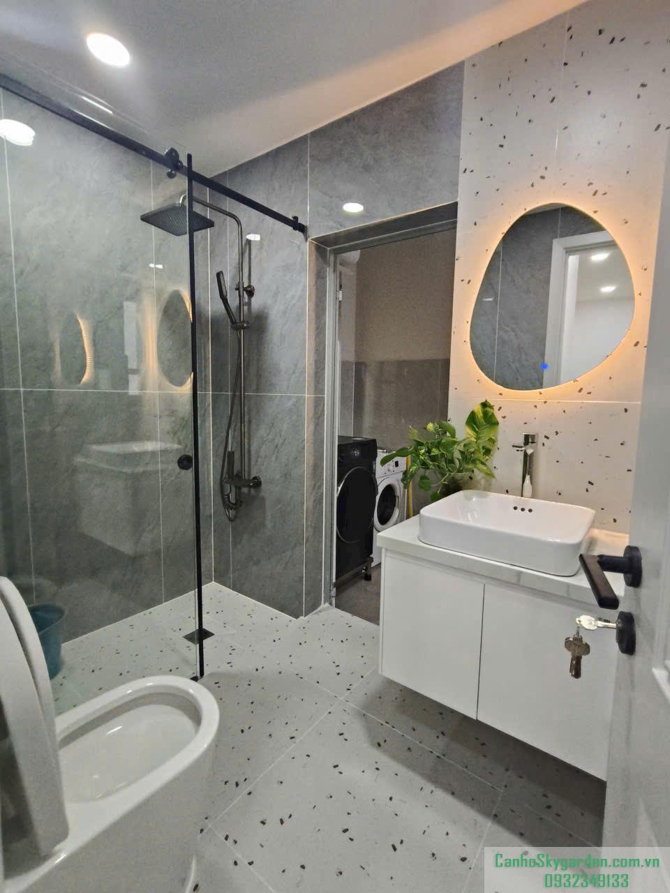 Bán siêu phẩm Penthouse Sky Garden 2.5 ngủ, 4wc, 2 ban công lớn, 1 sân thượng 7 máy lạnh, máy giặt, máy rửa chén, lò vi sóng, lò nướng, bếp từ, tủ lạnh, hệ thống nước nóng năng lượng mặt trời. Bán (13)